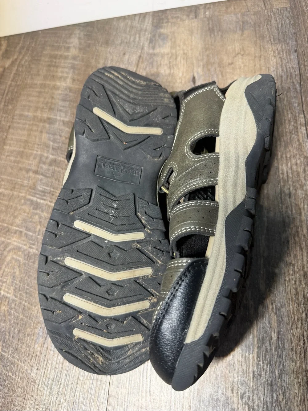Men's Olive Green Closed-Toe Outdoor Sandals - Casual Comfort